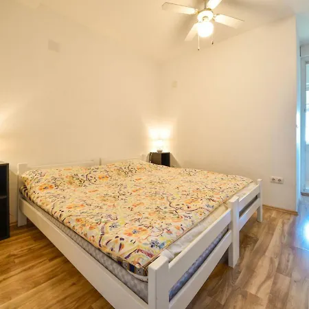 Viktoria Appartement *